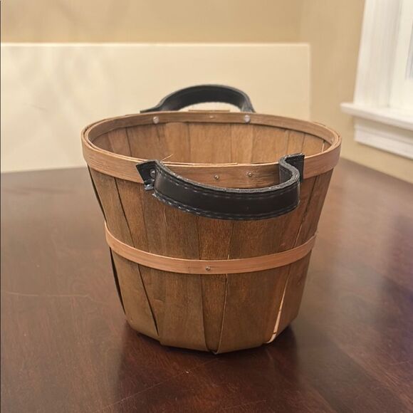 Rustic Wooden Basket with Black Handles - Picture 4 of 6
